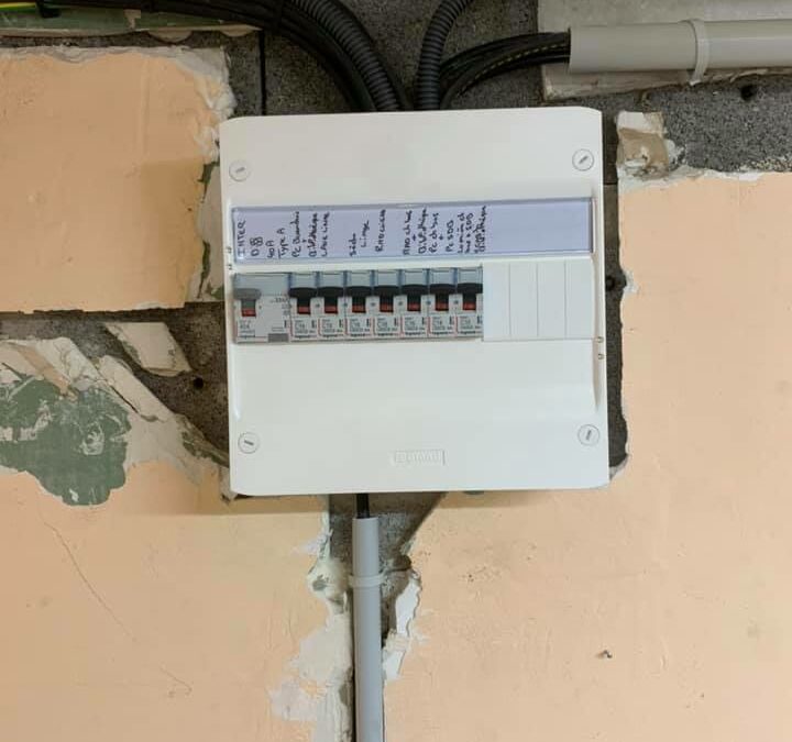 Électricien à Lunéville : l’importance de la mise aux normes électriques